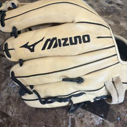 Mizuno Baseball Glove