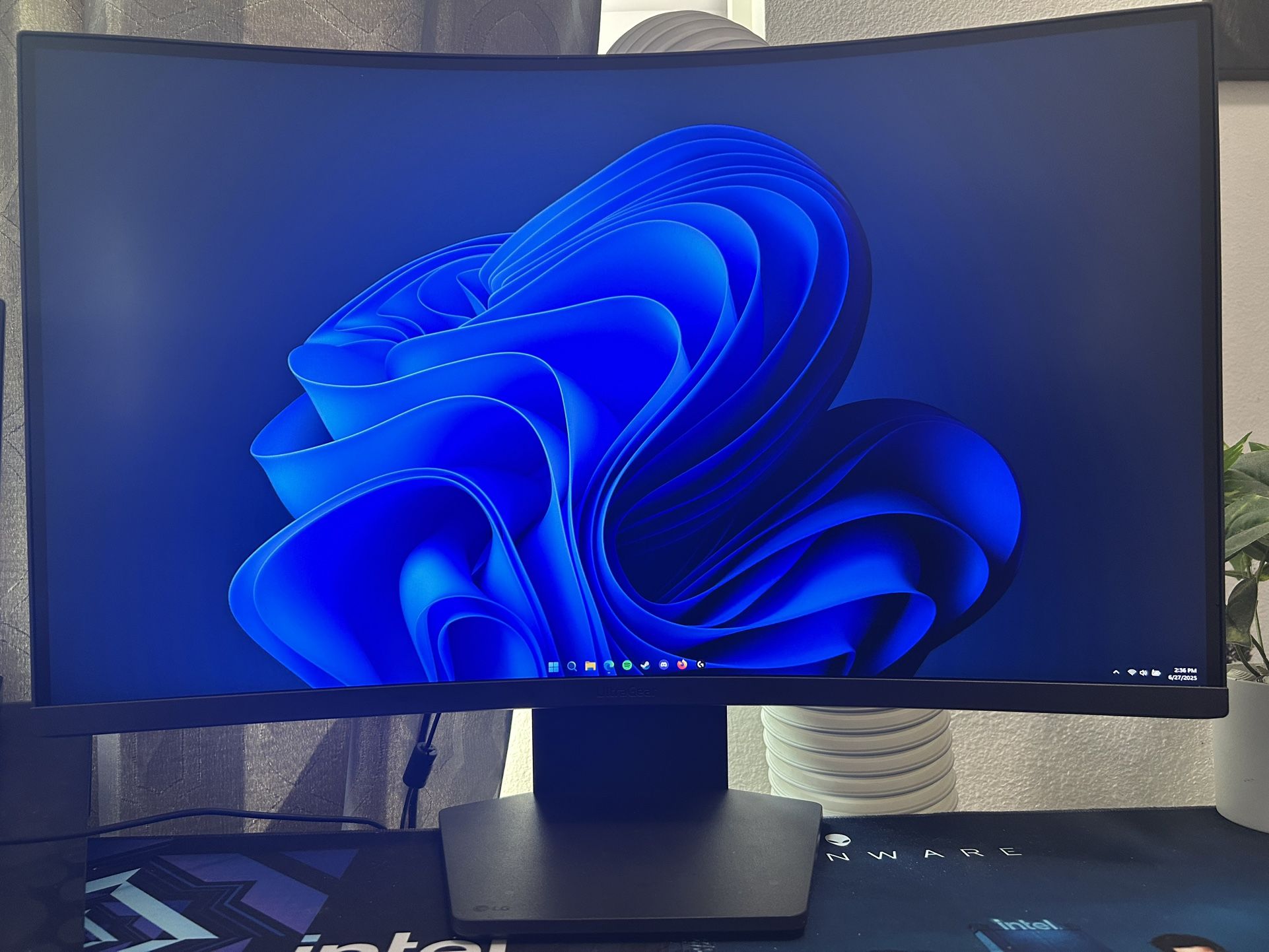 LG UltraGear curved gaming monitor