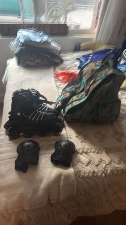 Roller blades with knee pads and bag