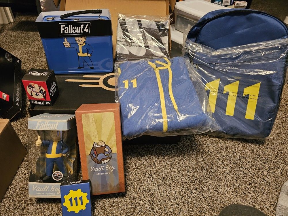 Brand New Fallout 4 Vault Dwellers Orientation Kit Size Small