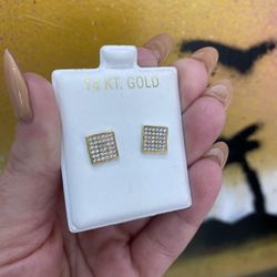14k SQUARE STUDS 