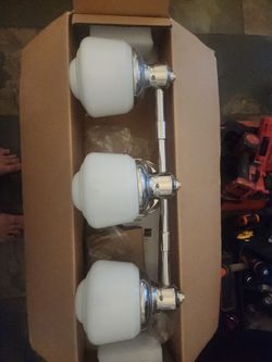 3 light vanity 10