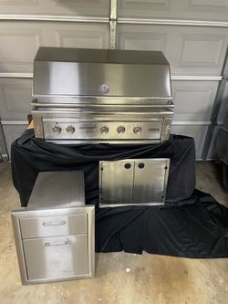 Lynx 42” built in grill with drawer set and access doors.