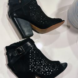 Vince CAMUTO Booties 
