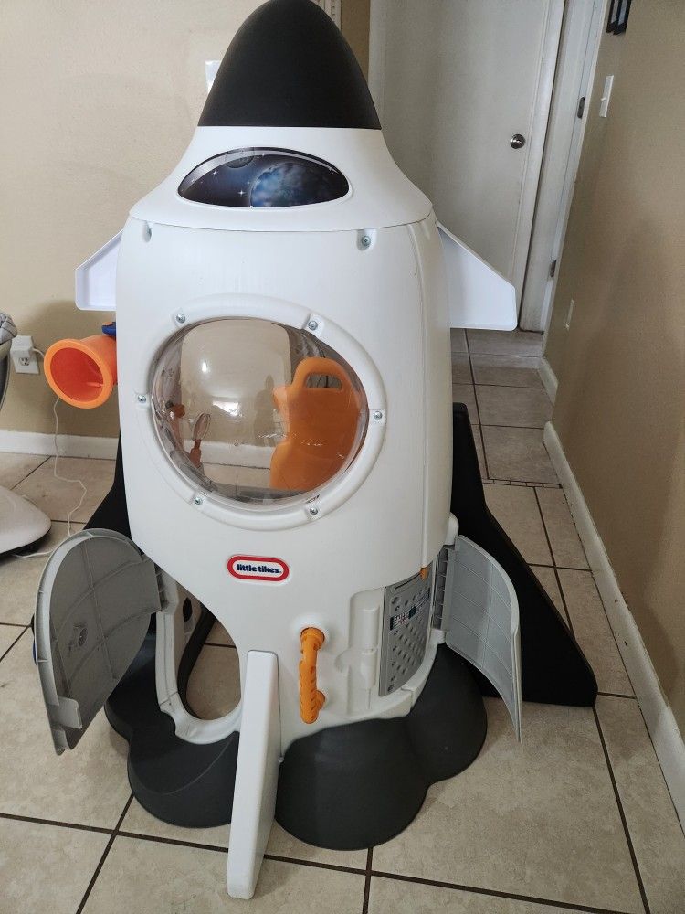 Little Tikes Spaceship 