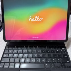 iPad Pro 11 Inch 64GB WiFi only with keyboard and Apple Pencil