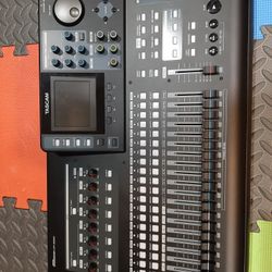TASCAM DP 32SD DIGITAL RECORDER