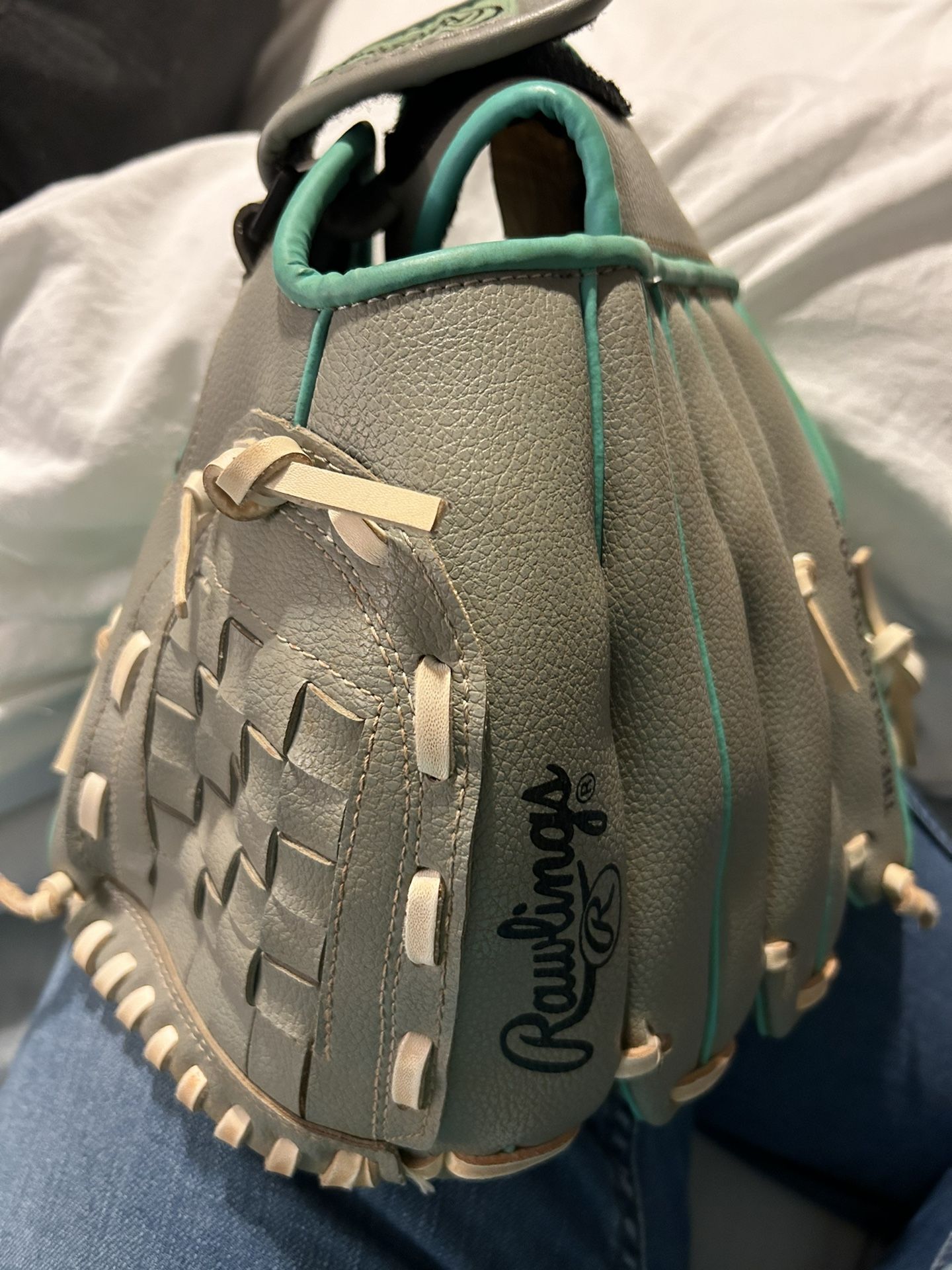 Girls Rawlings Fast pitch Softball Glove