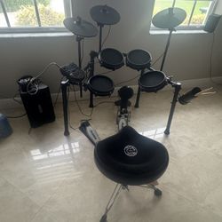 Alesis Nitro Mesh Kit - Electronic Drum Set, Headphones And Drum Monitor 