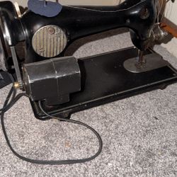 Sewing Machine With Cabinet