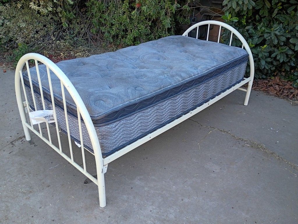 Heavy Strong Metal Twin Bed