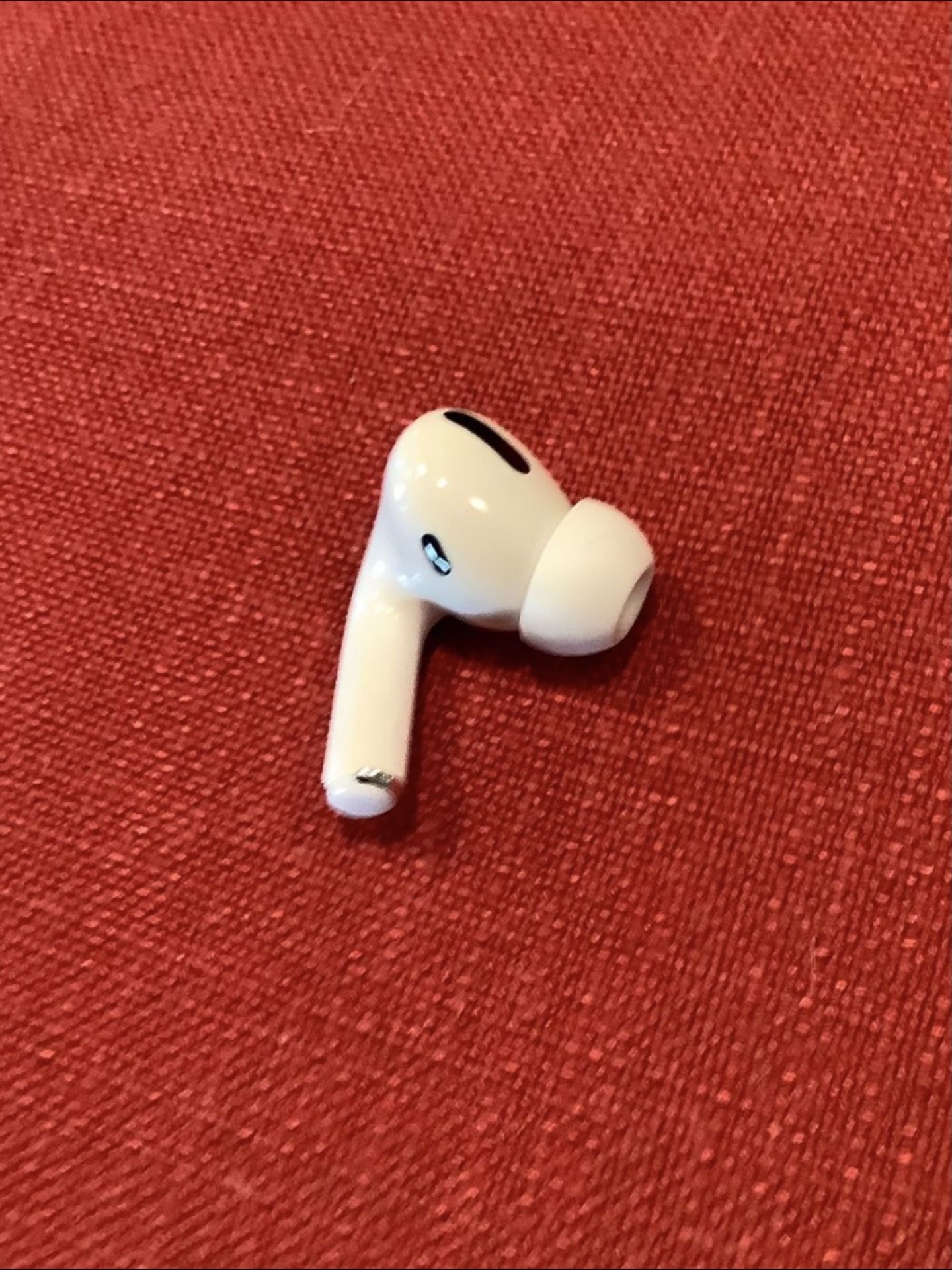 Left Apple AirPod Pro 