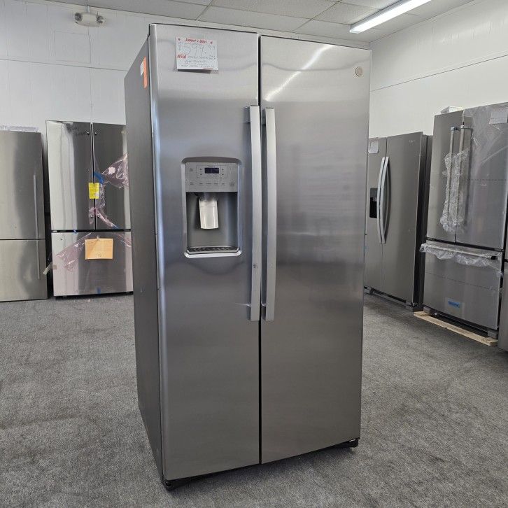 NEW Scratch & Dent GE Stainless Side-By-Side Refrigerator, 90 Day Warranty