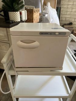 Small hot towel warmer