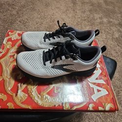 BROOKS revel Size  11