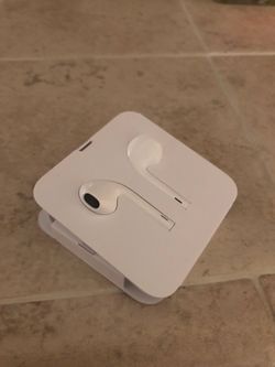 Apple earphones