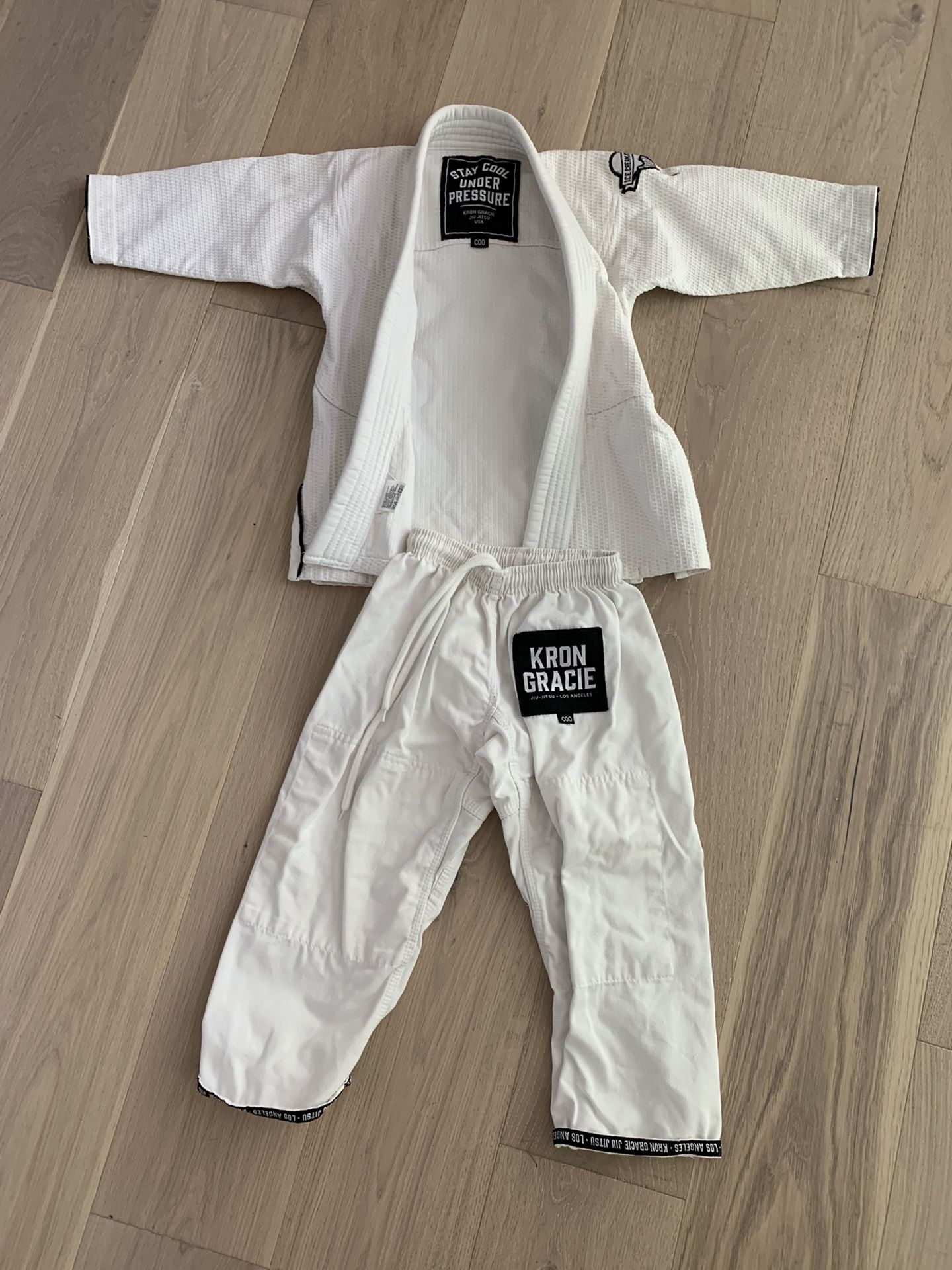 Gracie Jujitsu Gi - Kids Size C00 (Available )