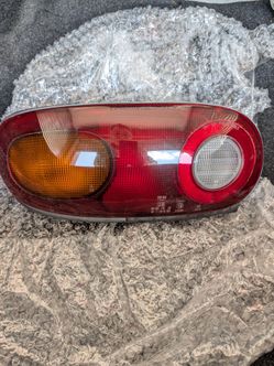 Mazda Miata NA 1997 OEM Drivers Side Taillight Complete in Excellent Condition