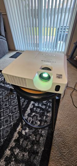 HITACHI HDMI PROJECTOR