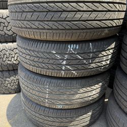 225 65 17 Vendo Un Set De Llantas Usadas En Excelente Condición Marca BRIDGESTONE 