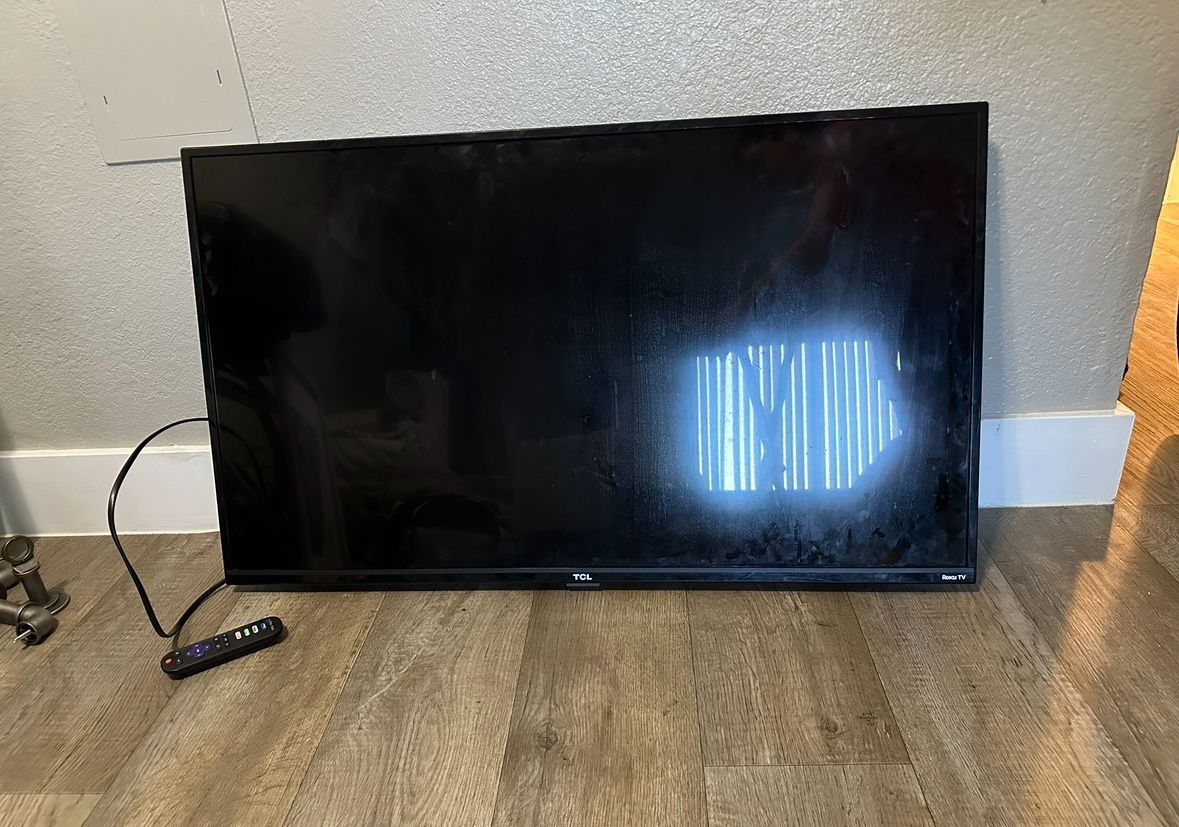 Roku 43” Tv And Tv Wall Mount