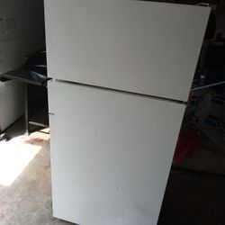 Ge 18.0 Cu Ft Fridge/Freezer 