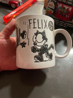 Mugs and ramen bowls