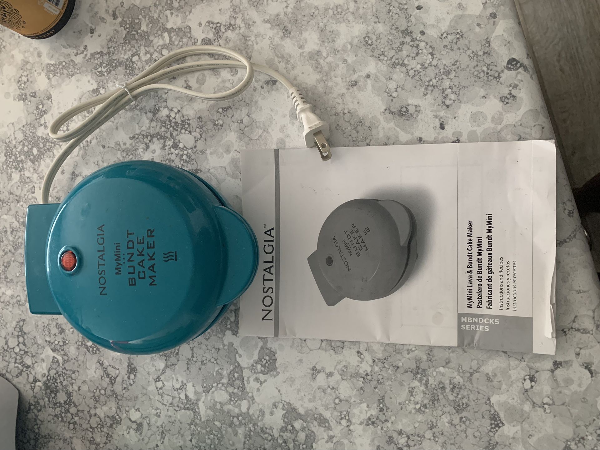 Nostalgia Bundt Maker