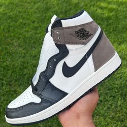 Air Jordan 1 “Mocha” Size 9.5 