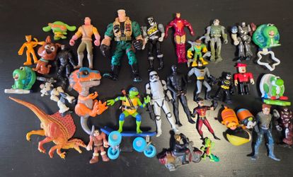 3 LB Action Figure & Toy Lot  Marvel, DC, TMNT, Star Wars, Power Rangers