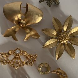 Lot Of Vintage Brooches And Pins