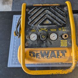 #20 DeWalt D55140 1-Gallon Trim Air Compressor – Fair / Works