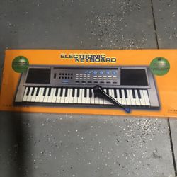 Electronic Keyboard With Microphone