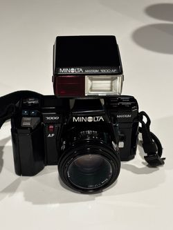 Minolta 7000 maximum vintage camera  with  flash