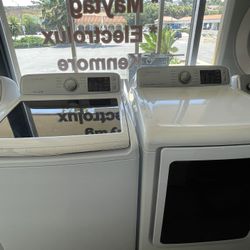 Samsung Gas Dryer And Washer Set In Excellent Condition 
