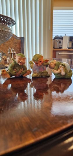 Vintage 1990s Dragon Keep Hatchlette 3 Piece Lot Figurines Sculptures / Collectibles / Decorative / Retro / Dragon / Fantasy / Dungeons And Dragons