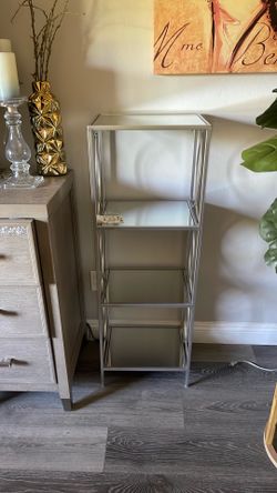 Mirrored stand ✨