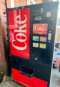 Vintage Coke Vending Machine – Late 70s / 80s