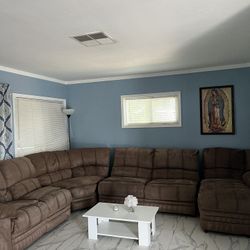 Sectional Couches 