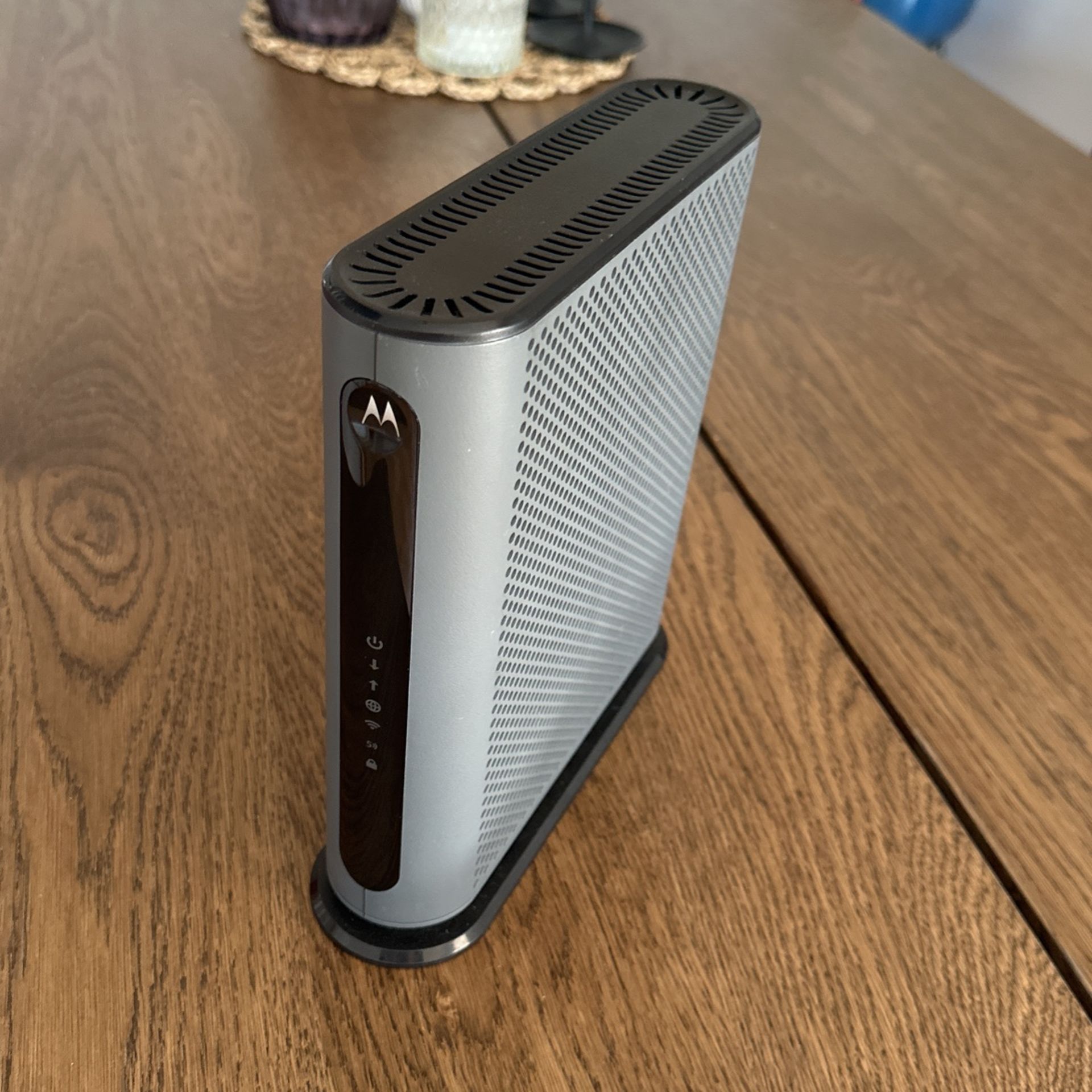 Motorla MG7540 Cable Modem Router