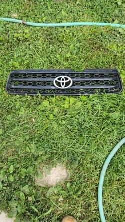 Front Grill Toyota Highlander 