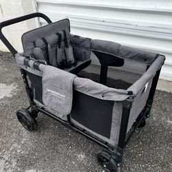 Wonderfold Wagon W4 Model! Good condition! Missing canopy. Works great! Easy to fold. Retails $600+