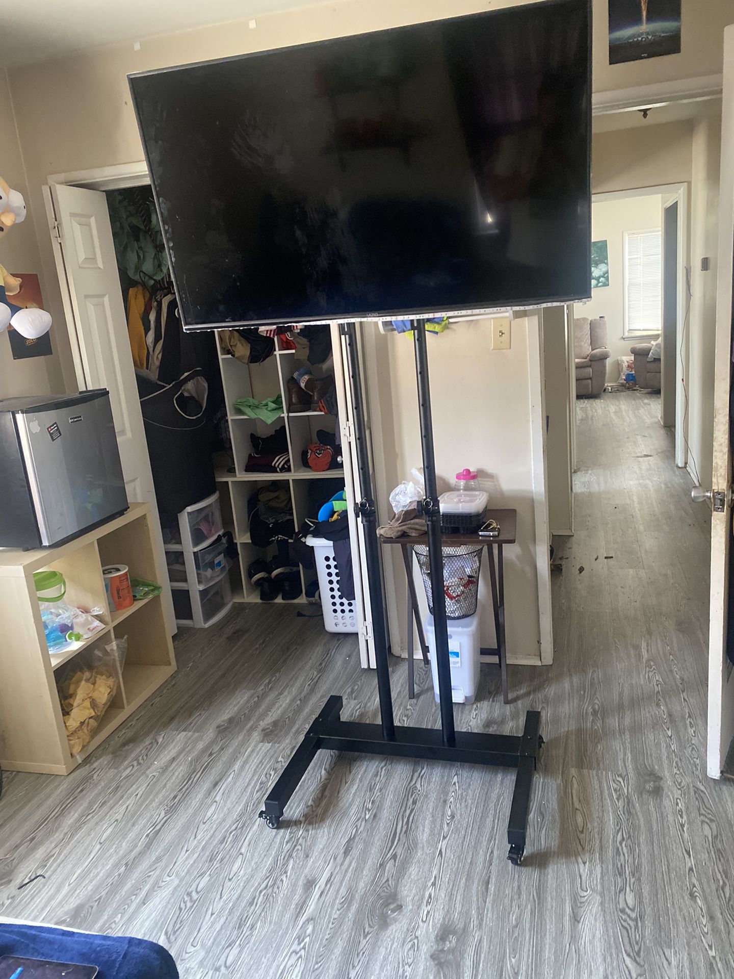 Mobile TV Stand 