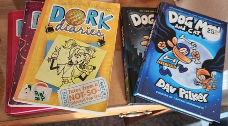 Dogman And Dork Diaries BOOKS