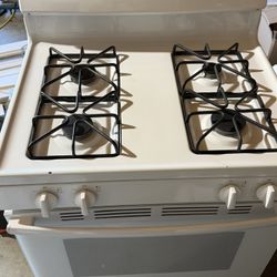 GE 30 In White Stove 