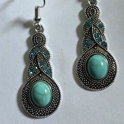 MARCASITE  SILVER  TURQUOISE  BLUE HOWLITE DRESS TO IMPRESS EARRINGS