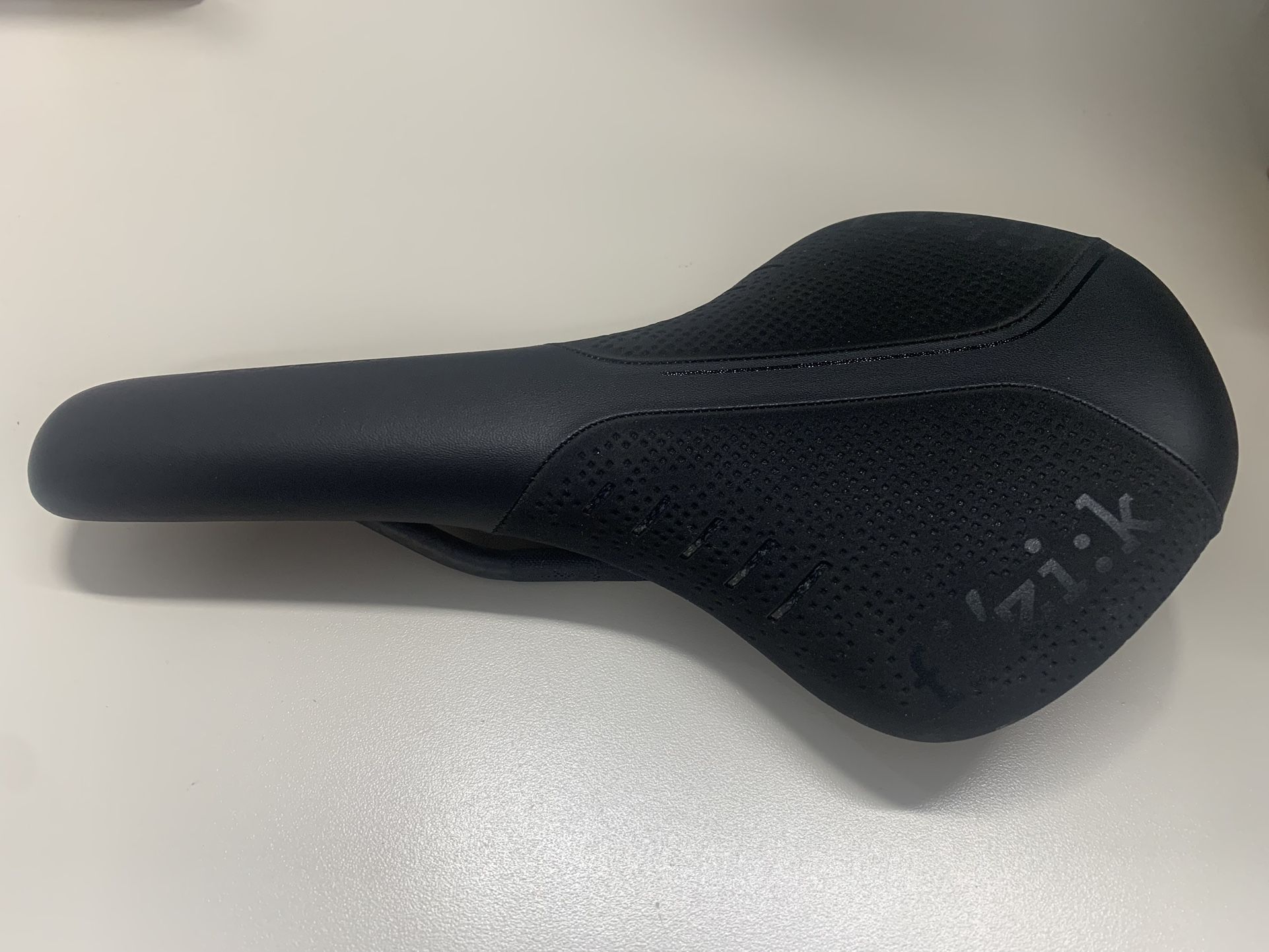 Fizik Antares R1 with Braided Carbon Rails