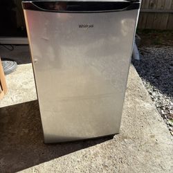 Whirlpool Mini Frig