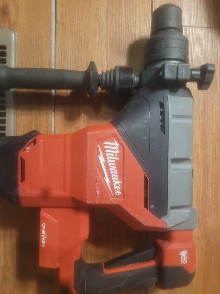 MILWAUKEE M18 Fuel Cordless Rotohammer