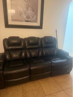 BLACK LEATHER RECLINING COUCH